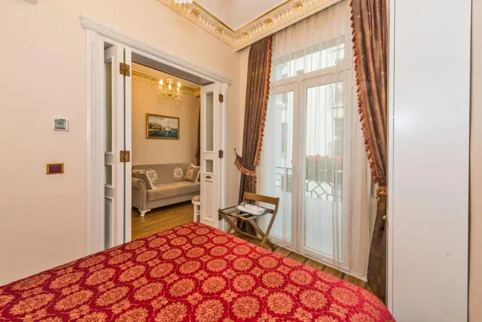 Iq Hotel