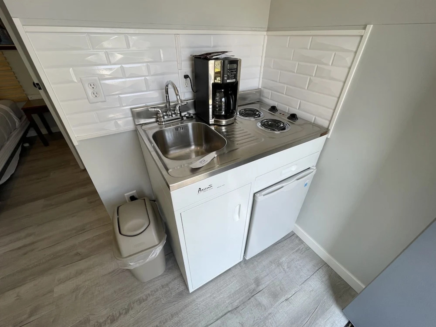 Lake Bluff Inn and Suites