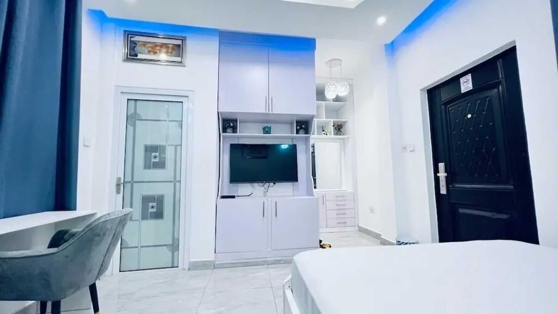 Kamara Lakeview Hotel