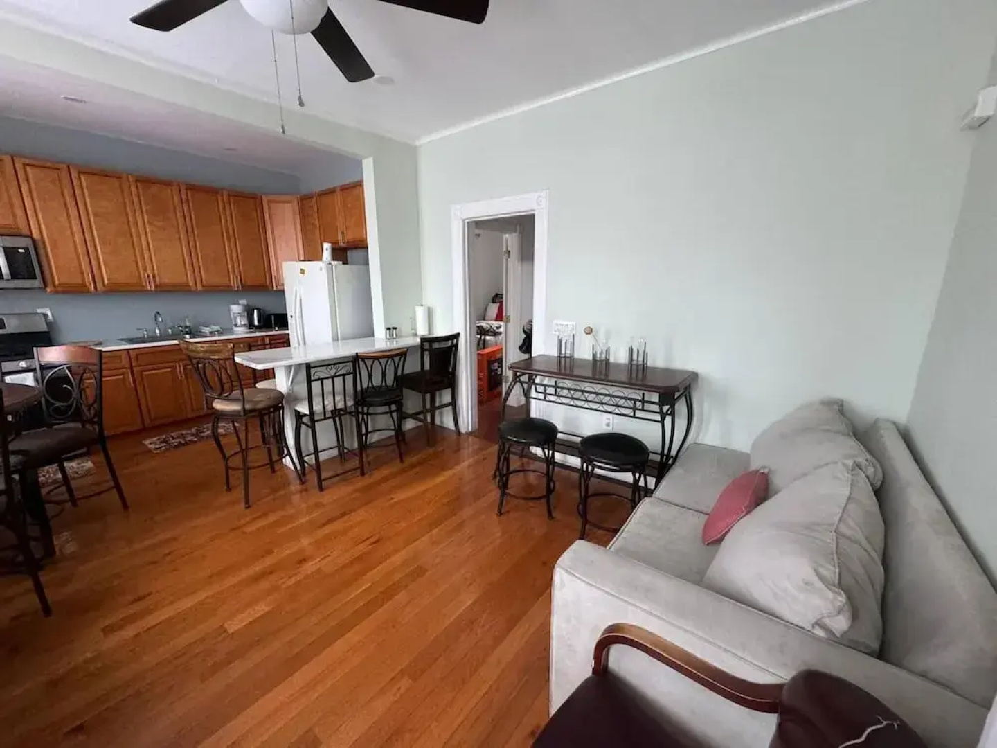 Huge 3 Bedrooms Apt 15 Minutes to NY City