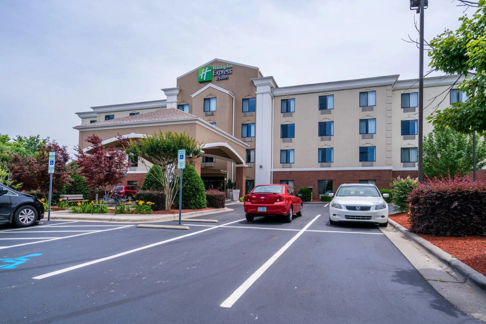 Holiday Inn Express & Suites Roanoke Rapids SE by IHG