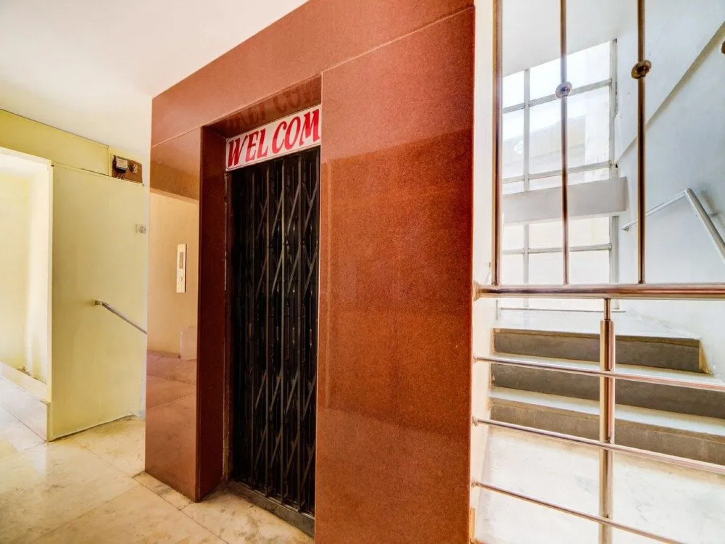 Oyo 40720 Hotel Srs Regency