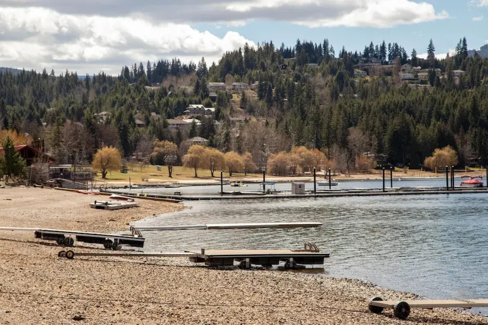 Semi-lakefront Luxury Blind Bay - Spring Specials! 2 Bedroom Cottage by RedAwning