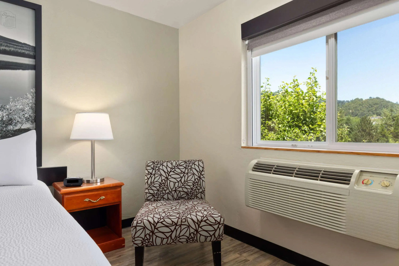 Super 8 by Wyndham Roseburg