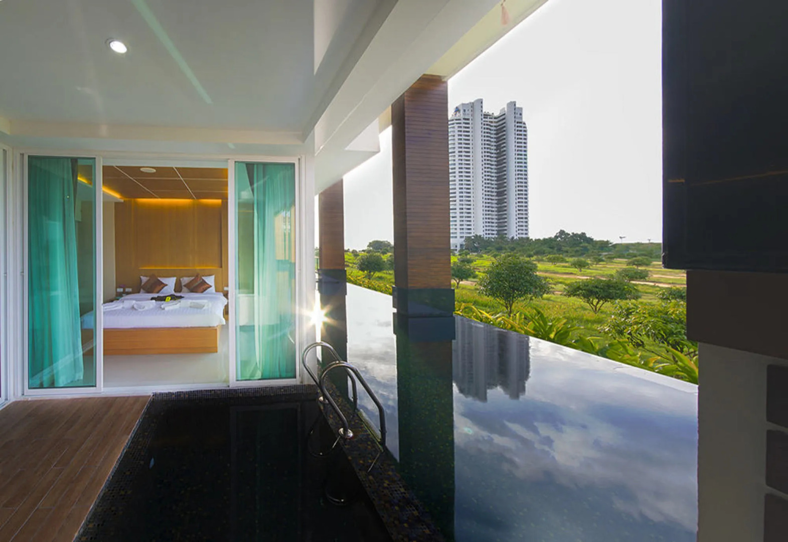 Hamilton Grand Residence