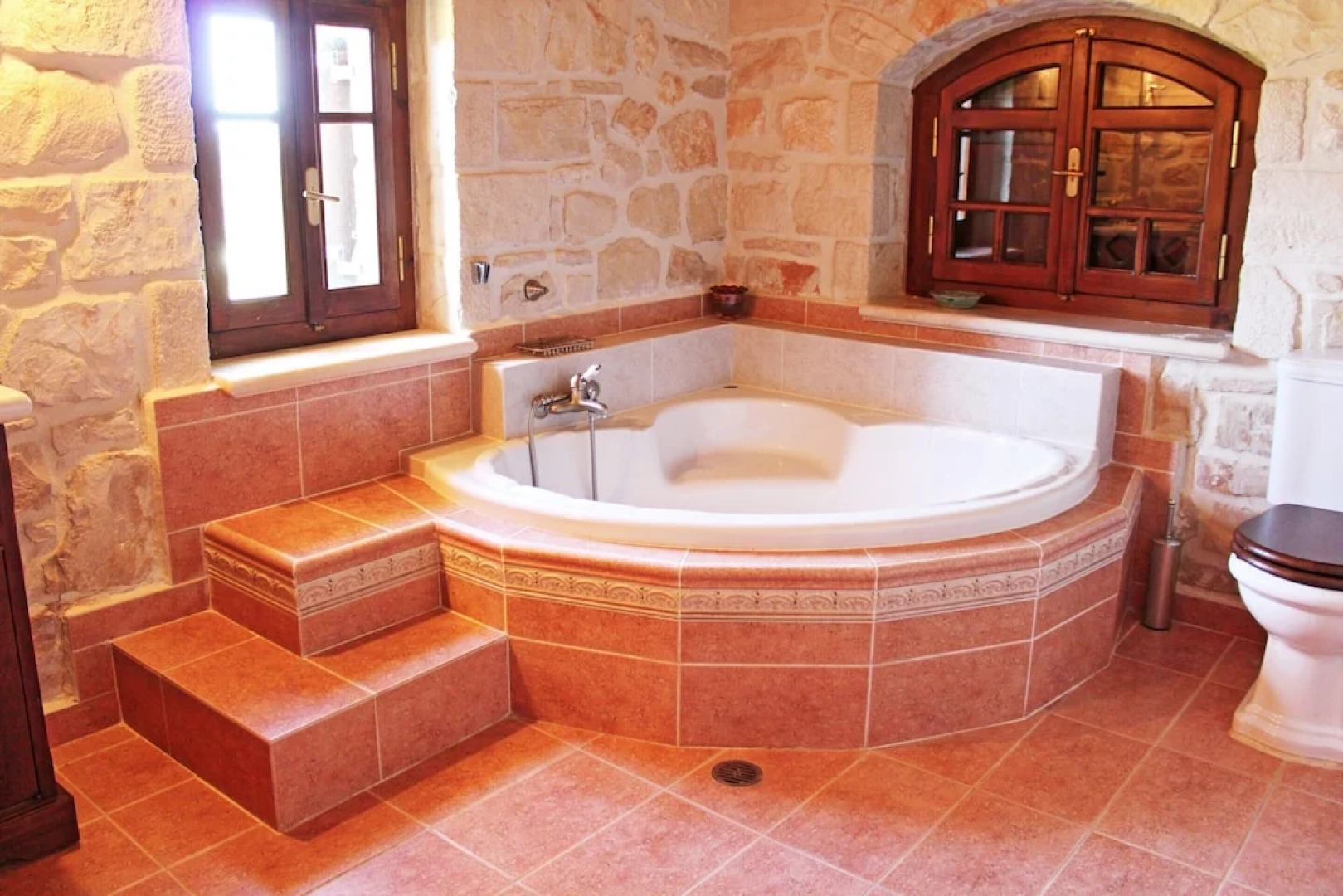 The Vivian - Luxury Stone Villa