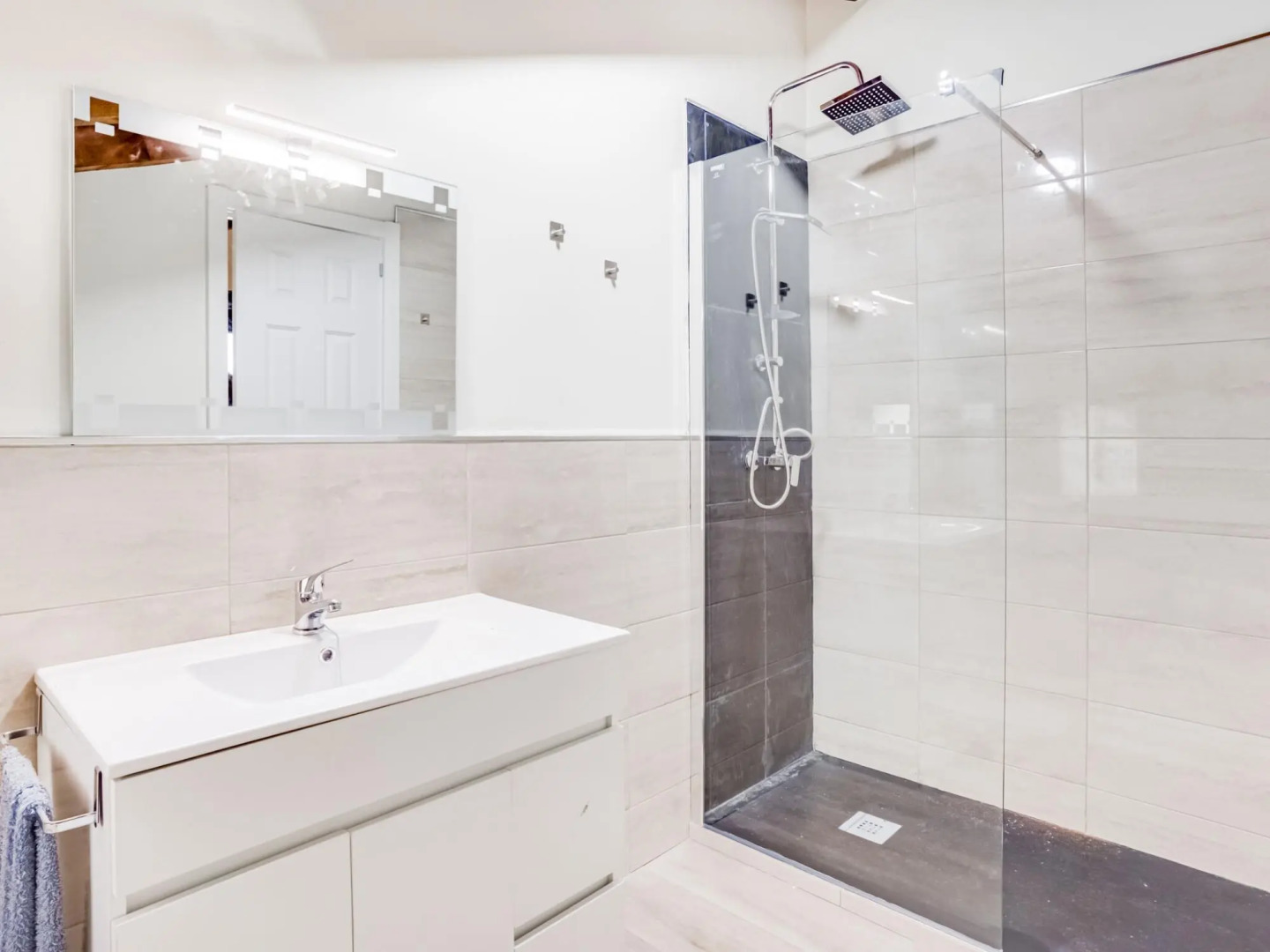 Rustic Holiday Home in Merilla with Valley View