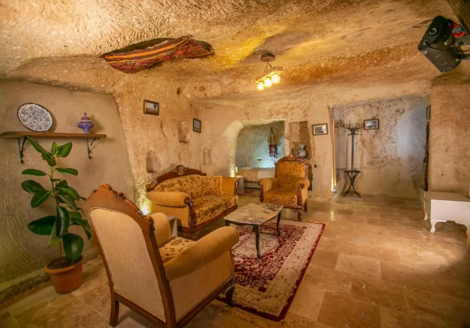 Kamelya Cave Hostel - Adults Only