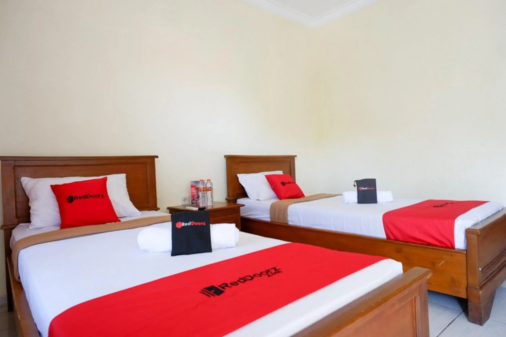 RedDoorz Plus near Stadion Wijaya Kusuma