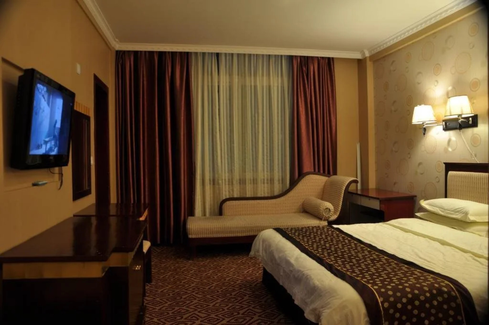 Linzhi Penglong Hotel