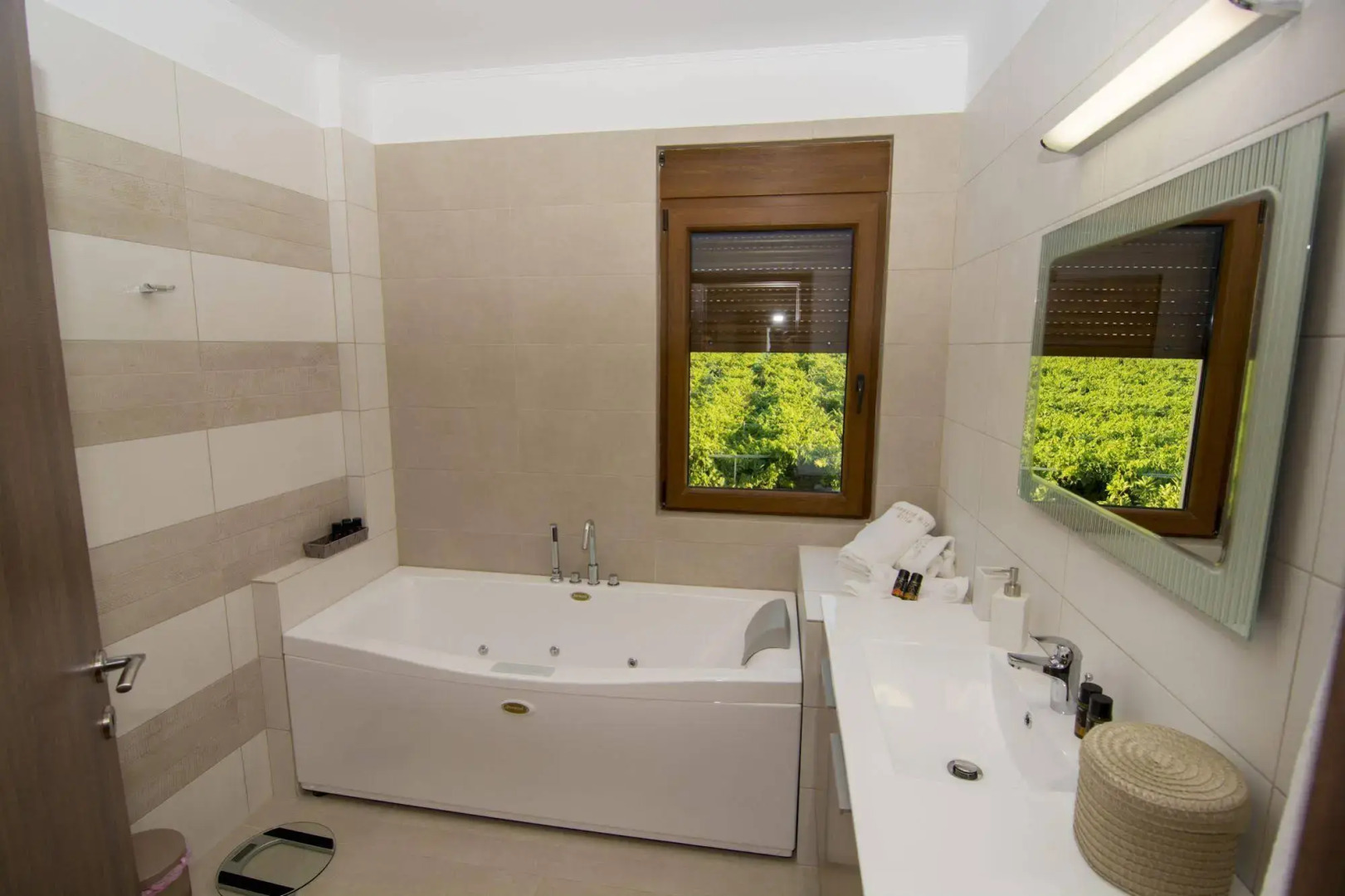 Cretan Vineyard Hill Villa Private Pool, Panoramic View, Beautiful Vineyard