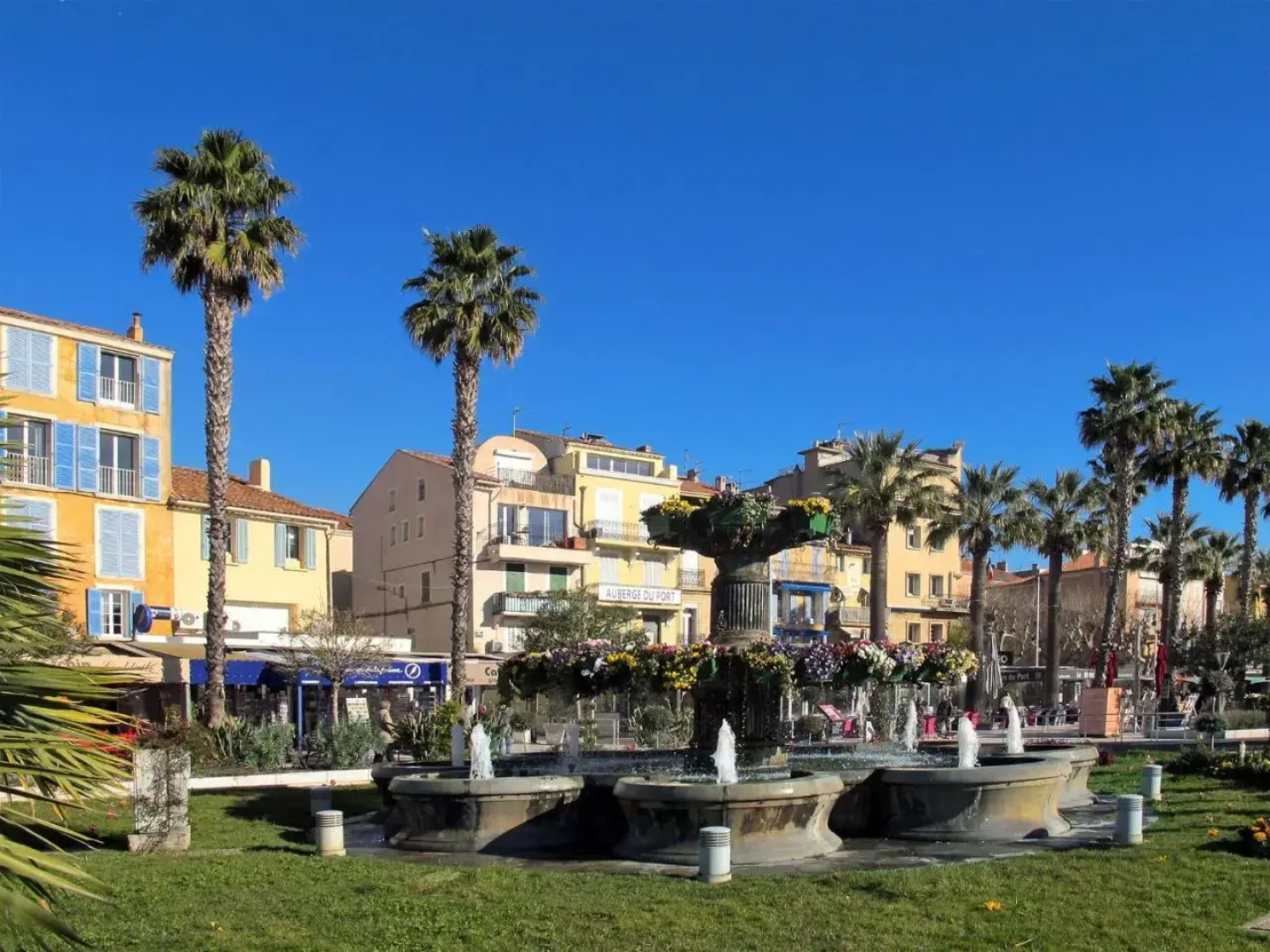 Studio 2 + 2 dans résidence avec piscine