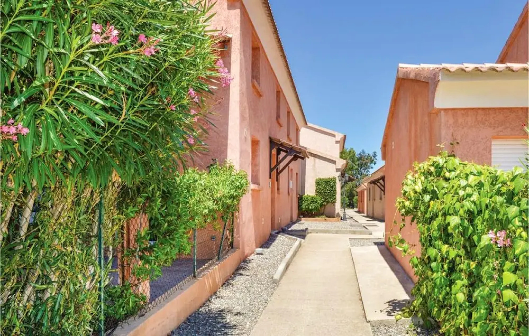 House With 2 Bedrooms in Prunete, With Pool Access and Terrace - 200 m