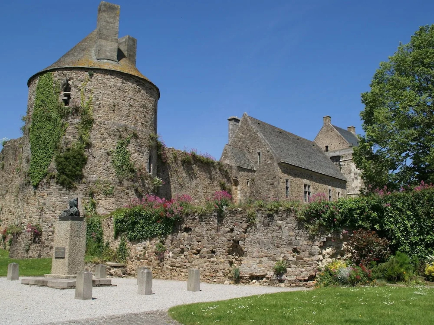 Cozy Holiday Home in Gourbesville France with Fireplace