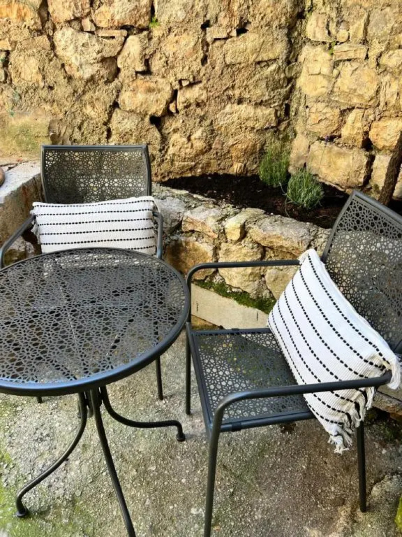 SeaYou!***Charming 1-bedroom rental unit in the old city center of Cres