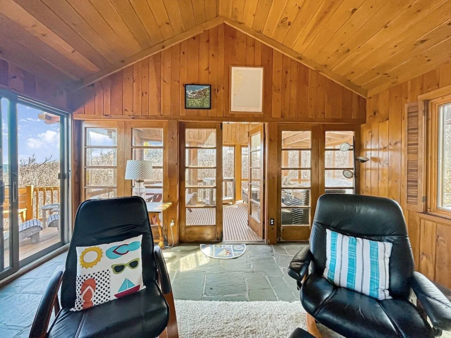 Ragged Rocks - Warm And Inviting Cottage With Uninterrupted Ocean Views 2 Bedroom Home by RedAwning