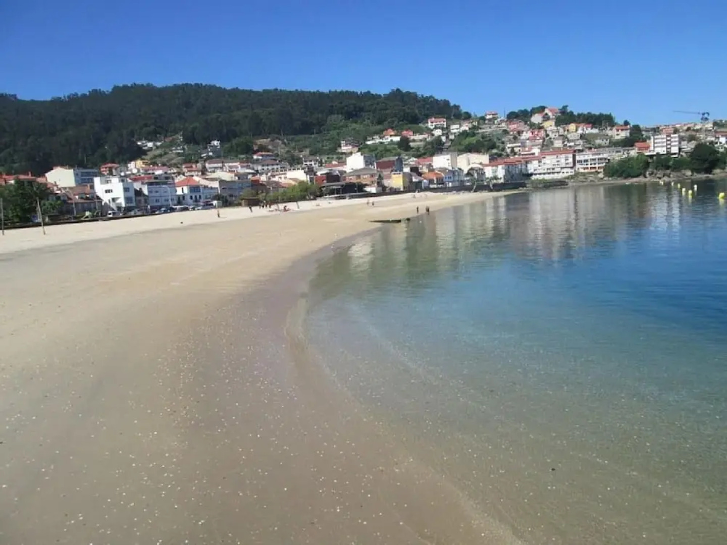 Galicia 100424 3 Bedroom Apartment By Mo Rentals