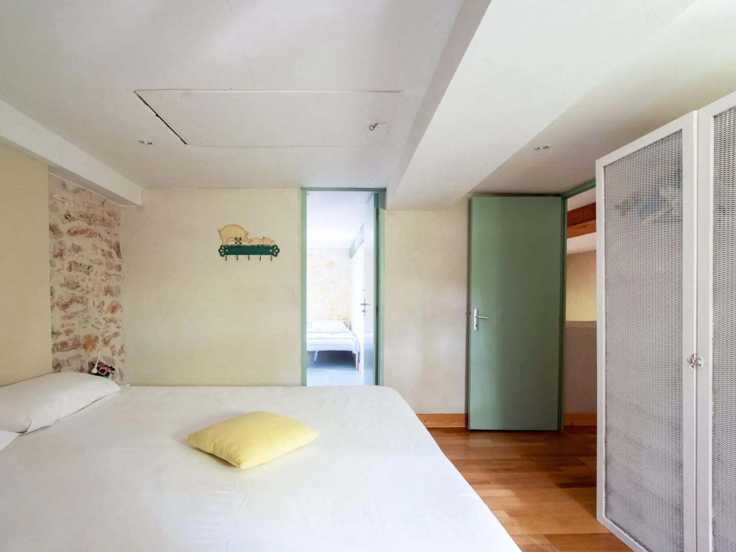 Idyllic Holiday Home in Dégagnac with Jacuzzi Near River