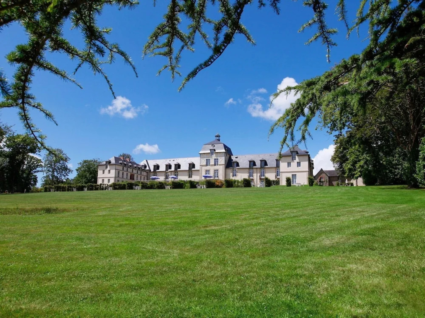 Snug Apartment in a 17th Century Castle in a Breton Village