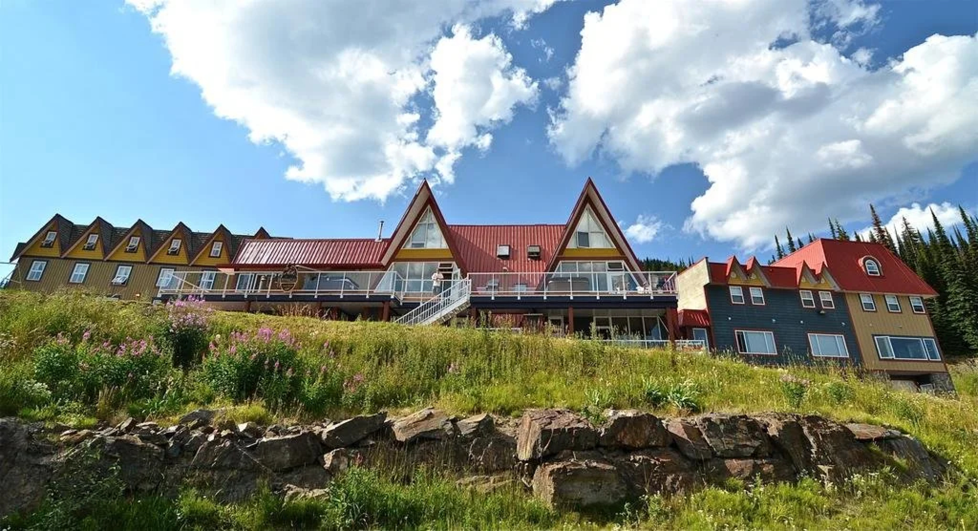 The Pinnacles Suite Hotel