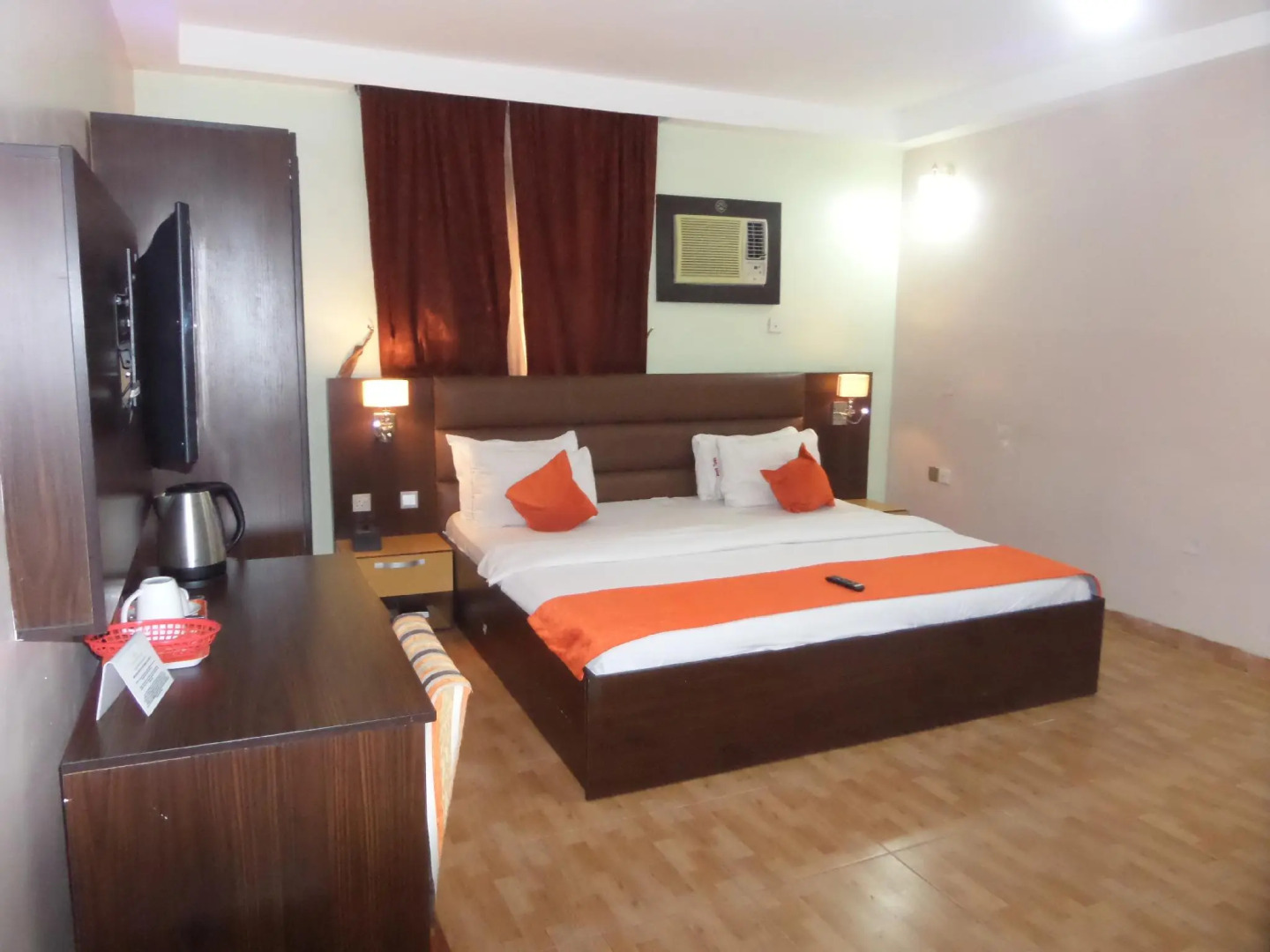 Downtown Royal Hotel