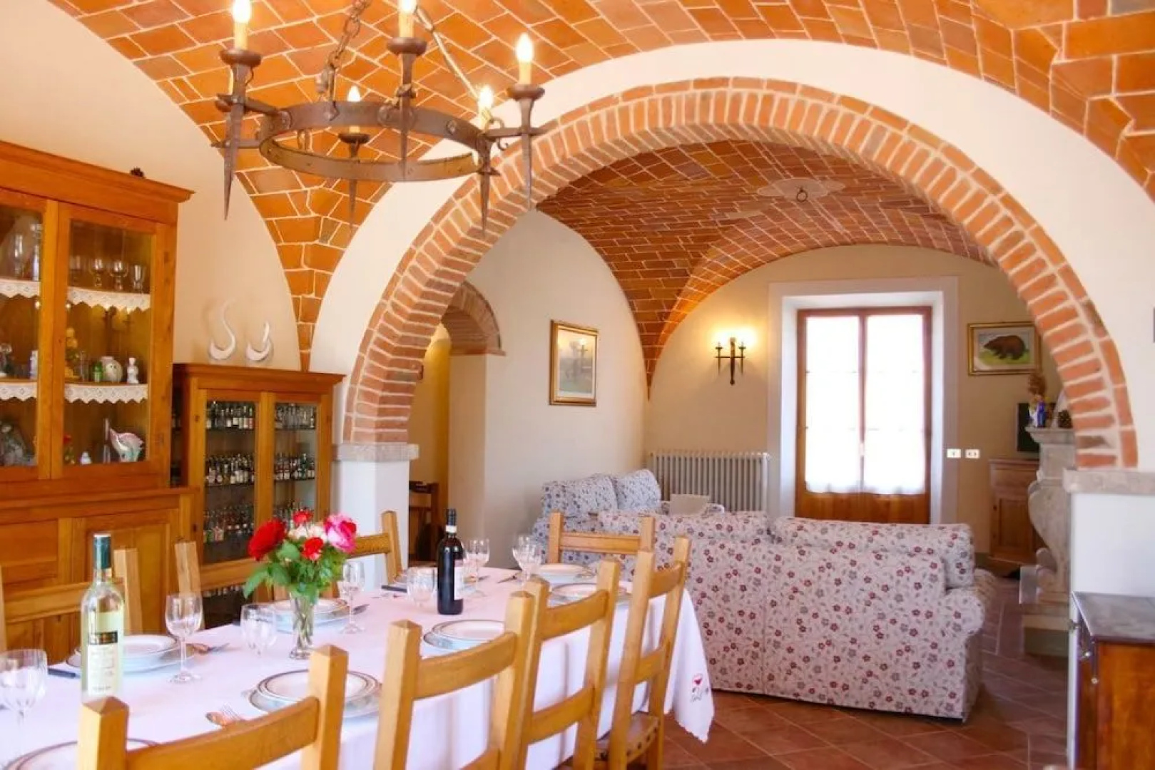Stunning private villa for 8 guests with private pool, WIFI, TV, terrace, pets allowed and parking