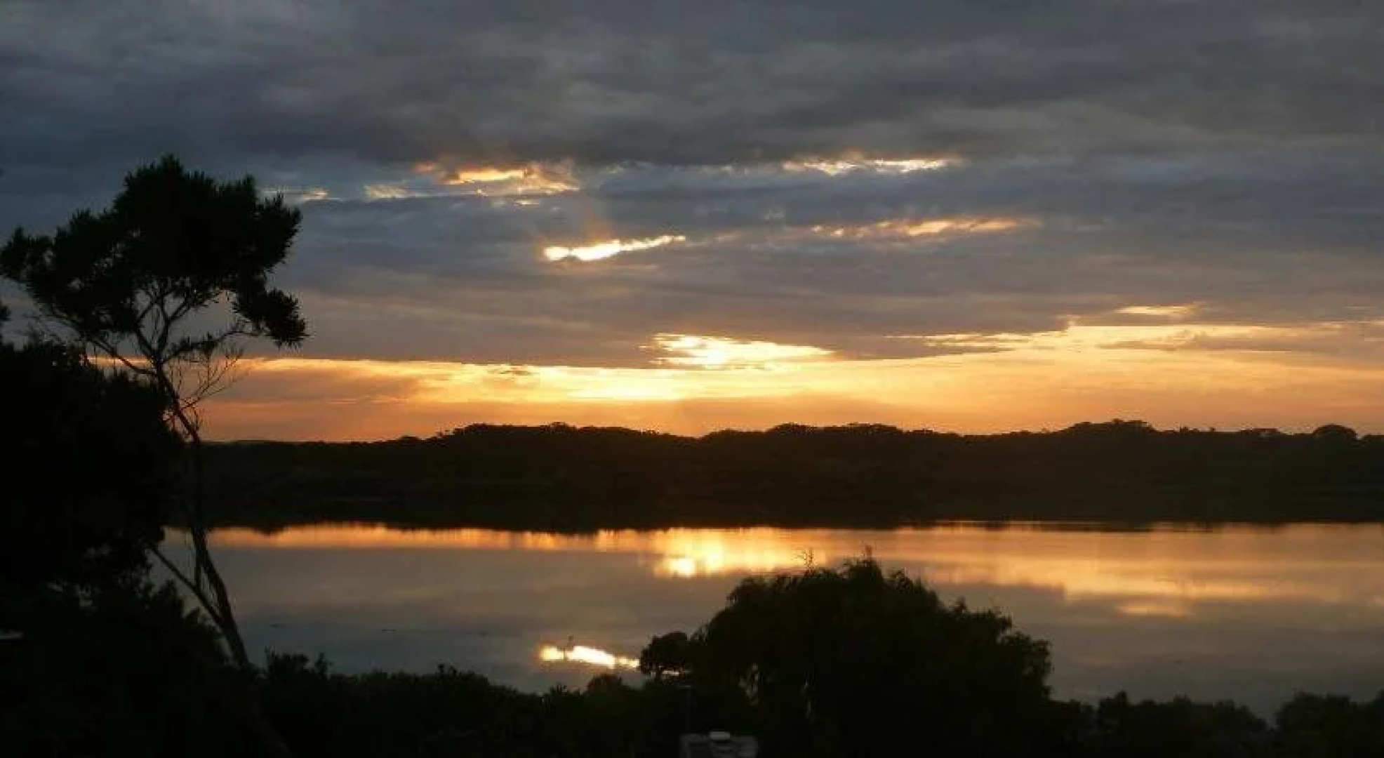 Lakeside Tourist Park