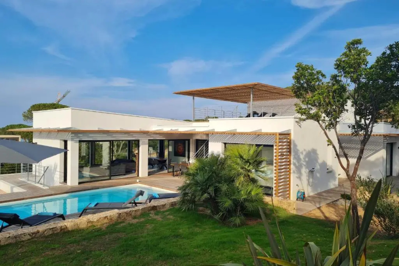 M2 Splendide villa de haut standing 12 pers piscine chauffée vue mer