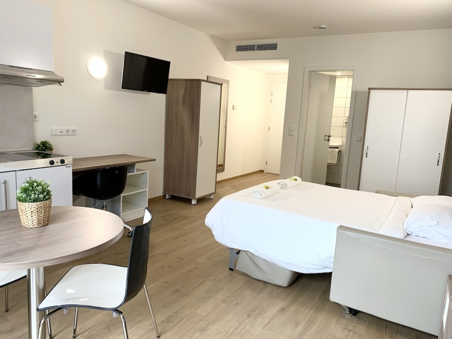 Modern Studio - Heart Of Historic District Belval