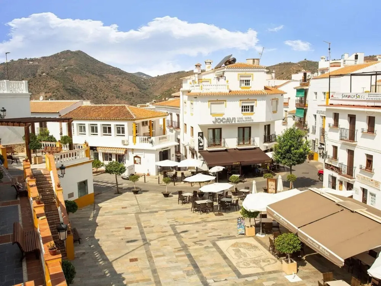 Serene Holiday Home in Sayalonga With Private Pool