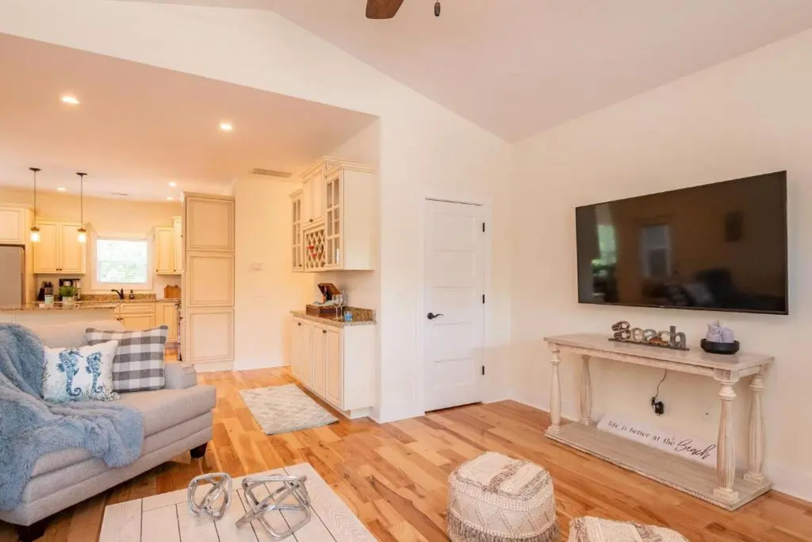 Shore 2 Relax by Oak Island Accommodations