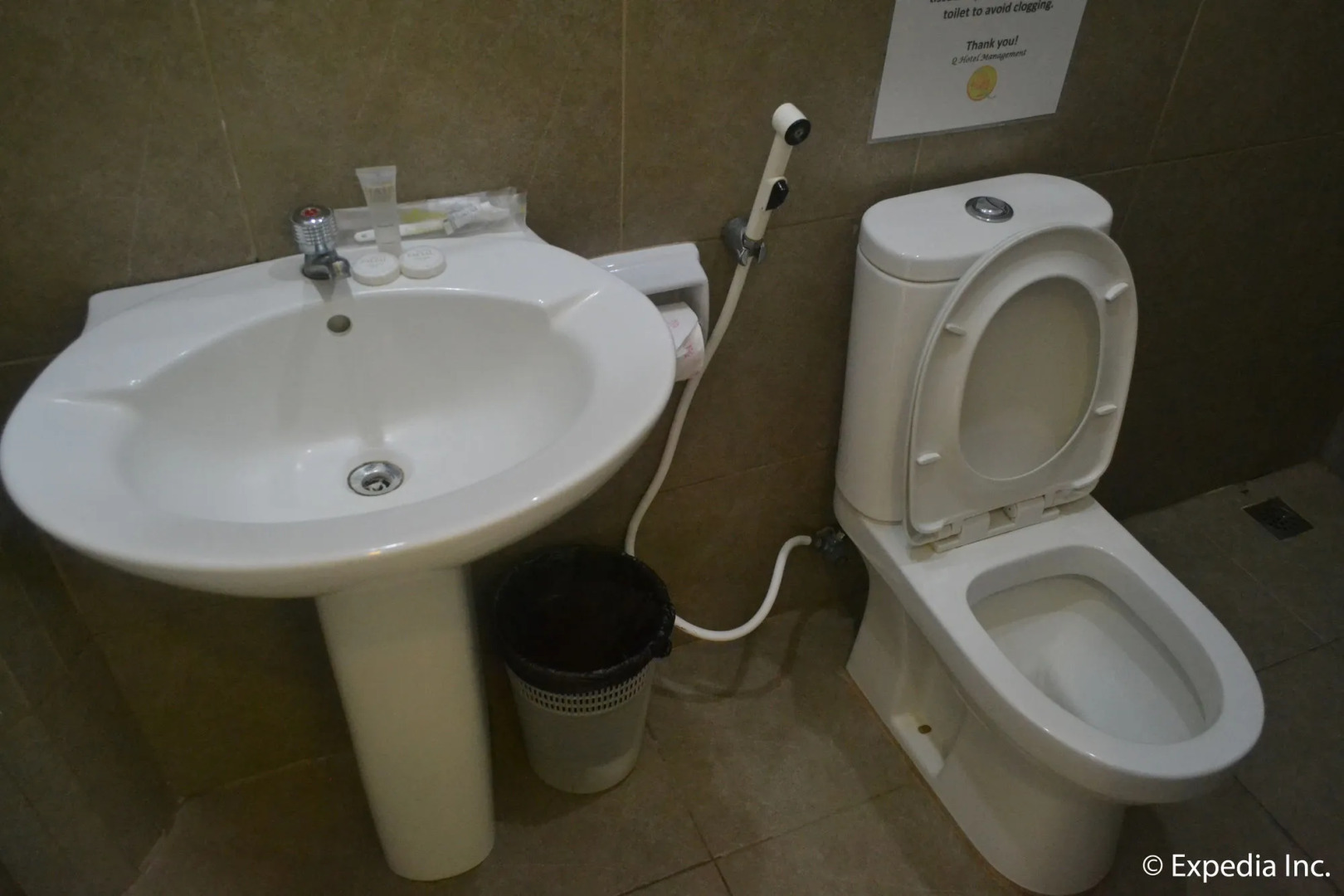 The Q Hotel & Restaurant