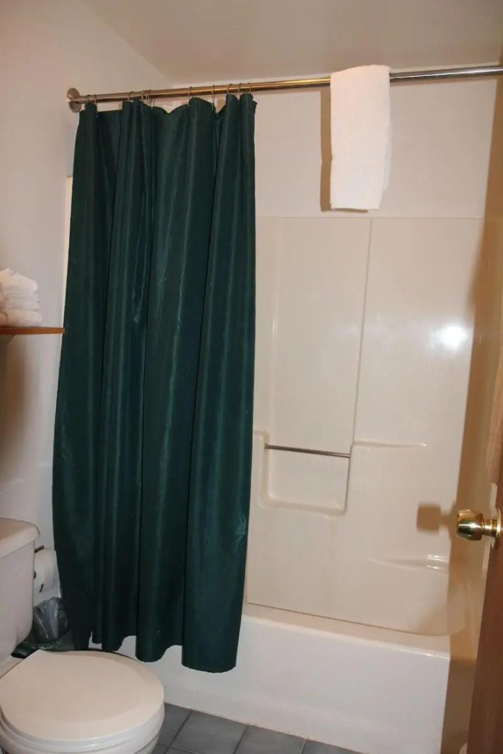 Sara Placid Inn & Suites