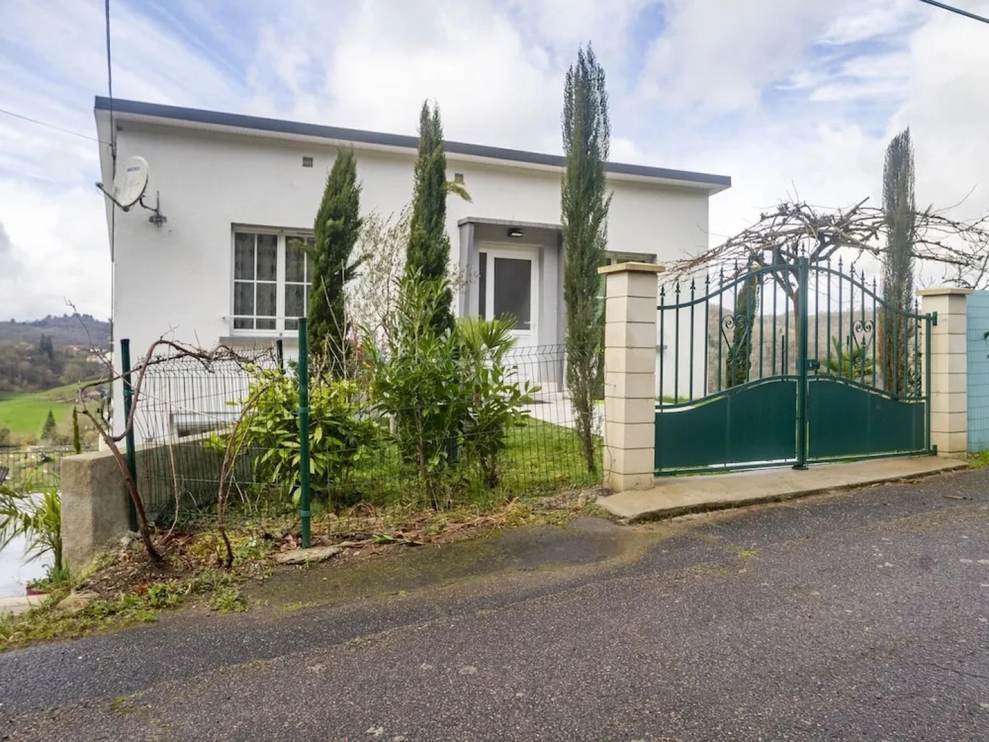 Enticing Holiday Home in Tulle with Garden