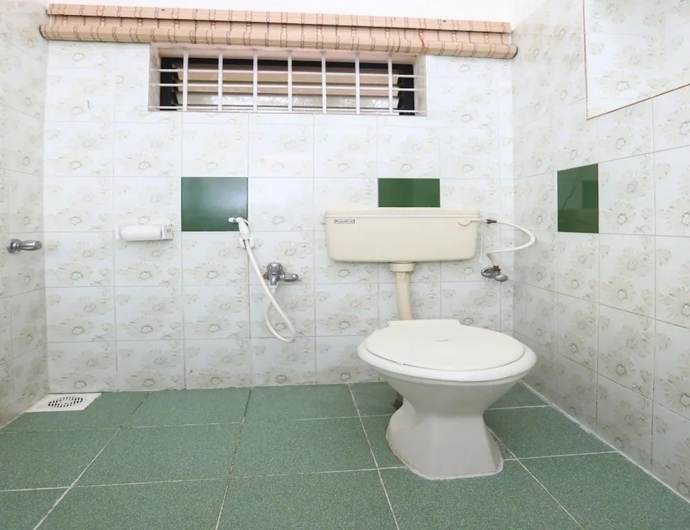 OYO 7030 Four Seasons