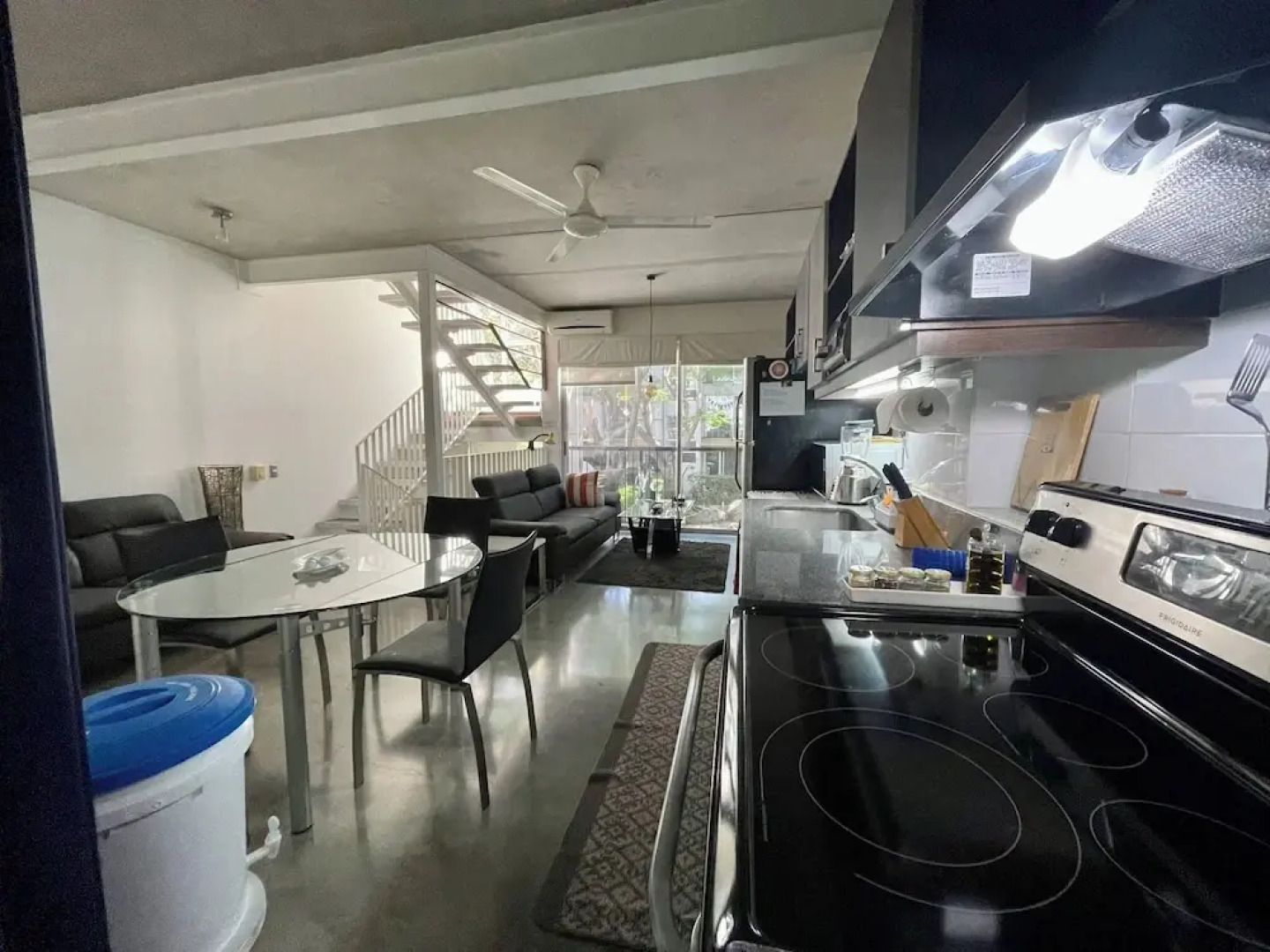 Beautiful Spacious Loft 2 Bedrooms 2 Full Baths 2 car Garage in Downtown