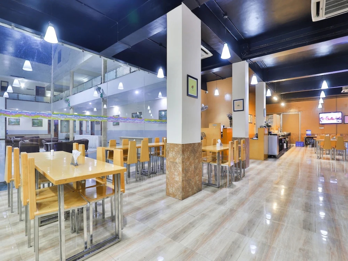 Capital O 16350 Infocity Club And Resort