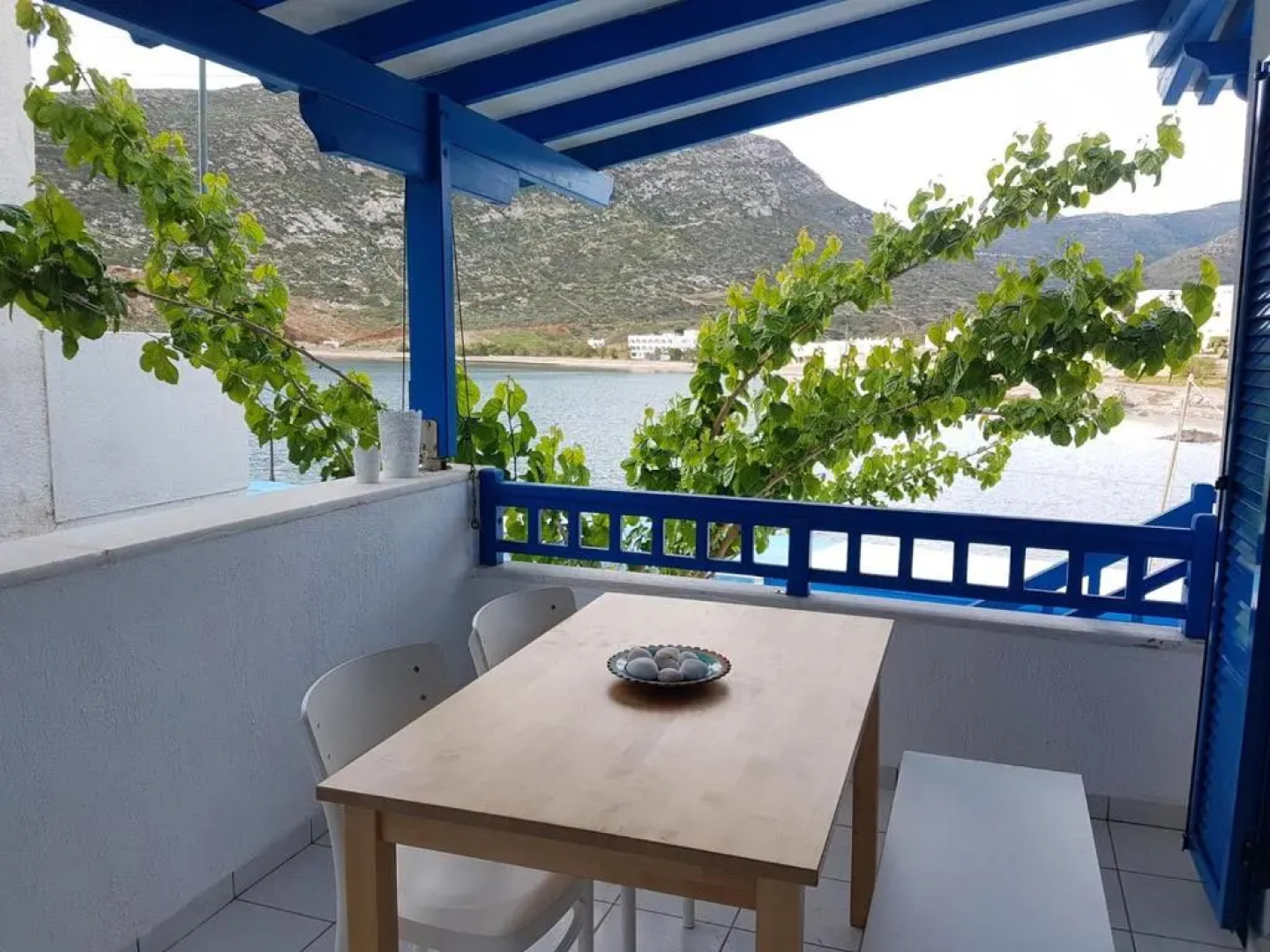 Beachfront studio apartment with incredible views