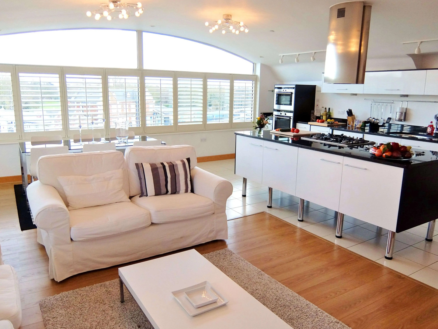 Hampton Court Palace View by Vantage Apartments