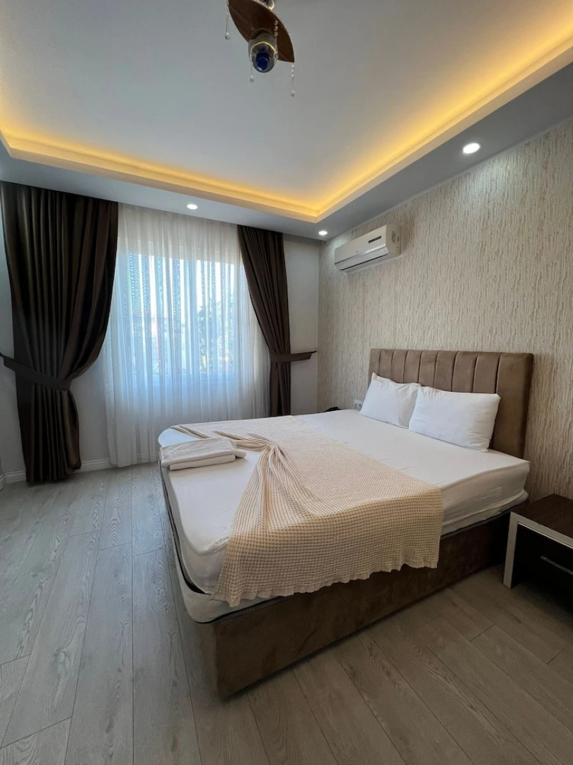 Grand Black Hotel