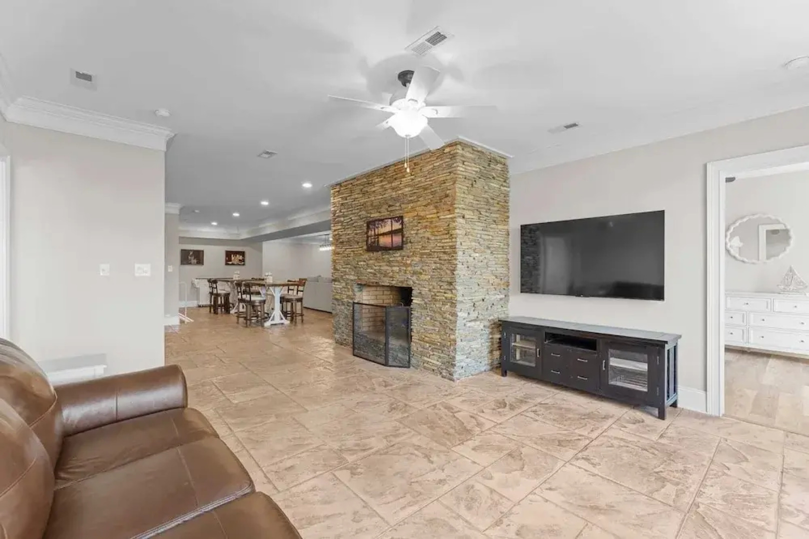 Sunset Pointe by Avantstay Waterfront, Beach, Fire Pit Sleeps 14 5bdr 4BA