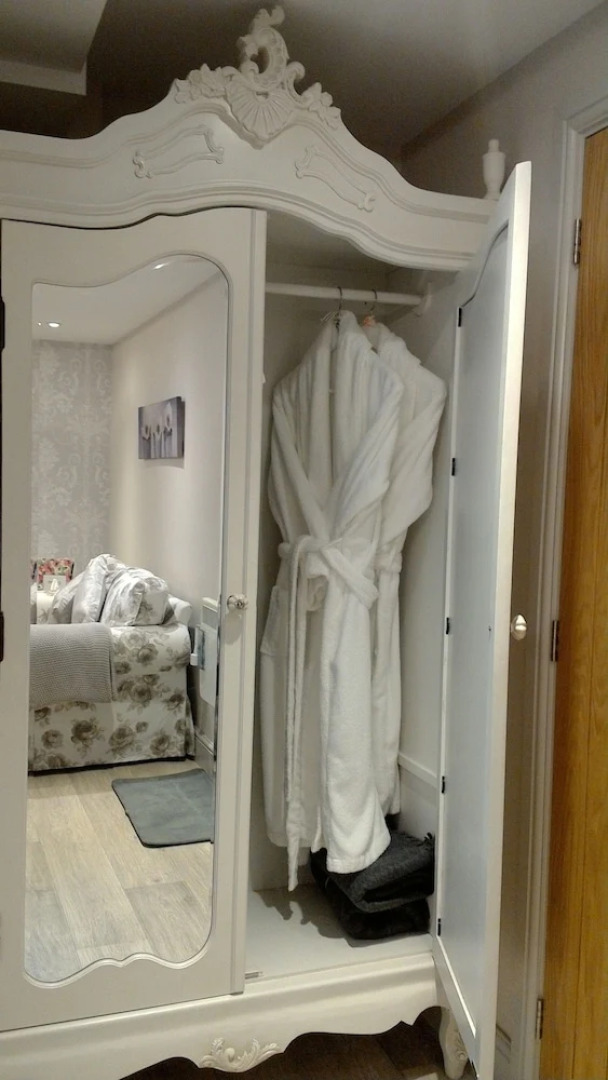 Whispering Cottages Bed and Breakfast