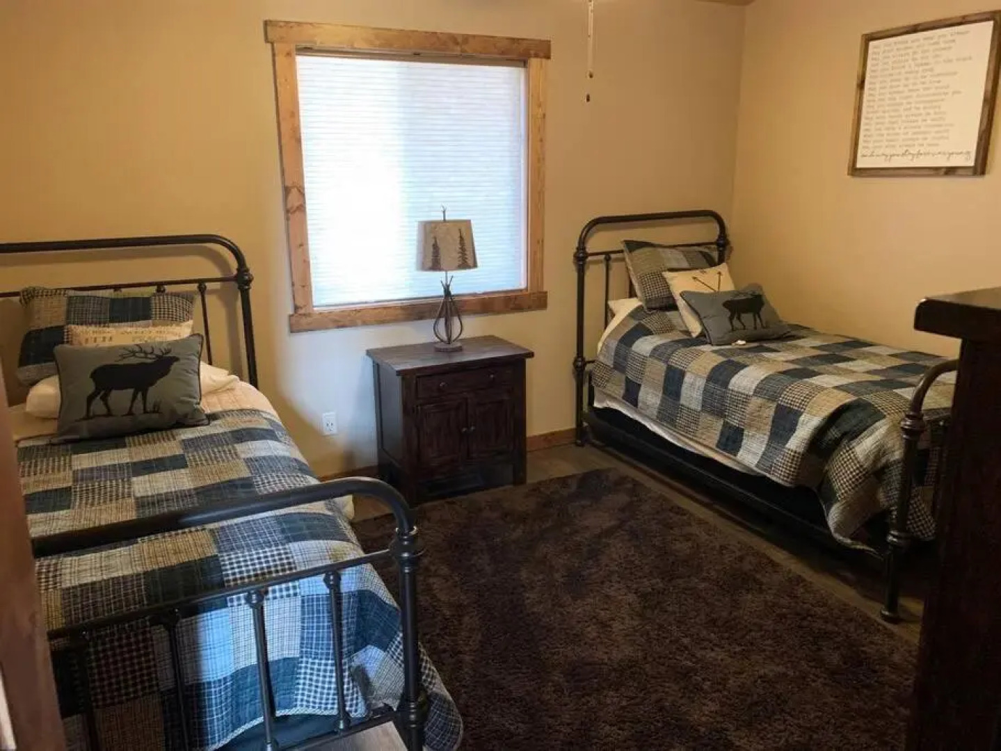 Skyfall Cabin. Stunning views, Hot Tub, minutes from Zion