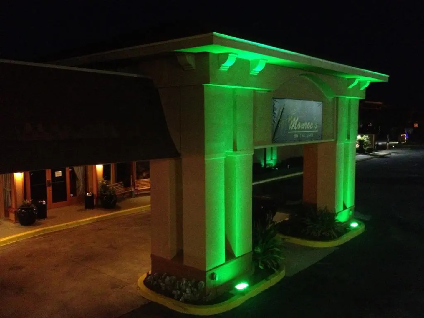 Monroes On The Lake Hotel & Banquet Hall