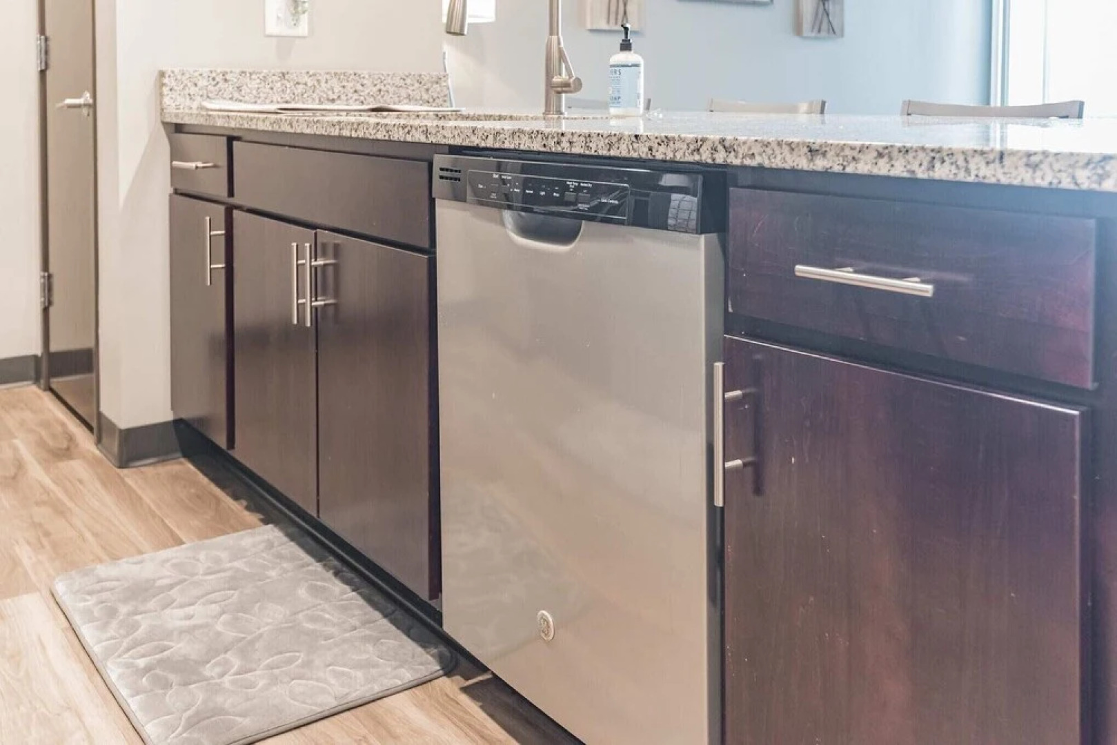 Spacious 2BR Suite W/patio Near Iowa State