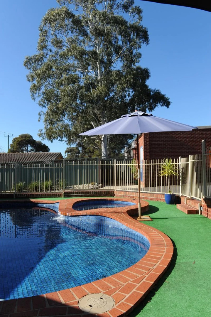 Golden Reef Motor Inn