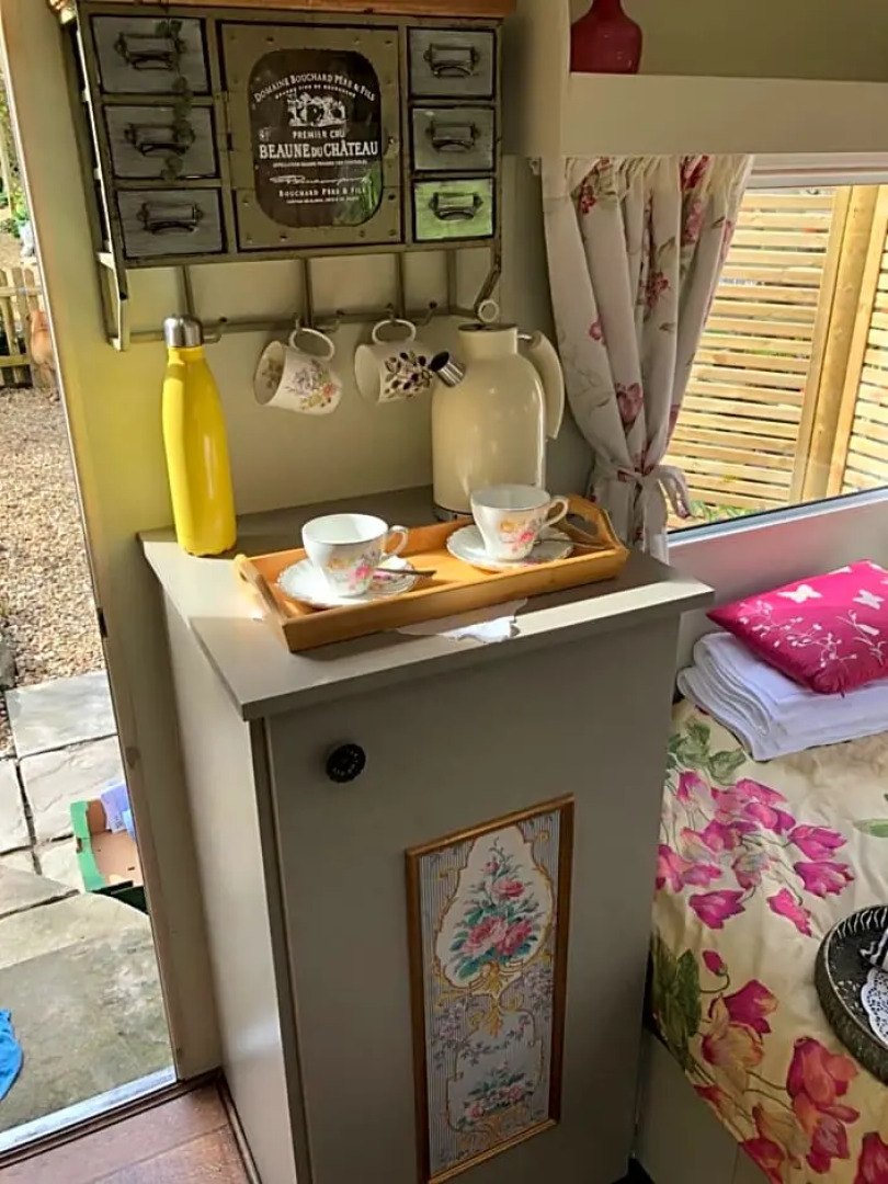 Down The Garden Path Vintage Caravan B&B