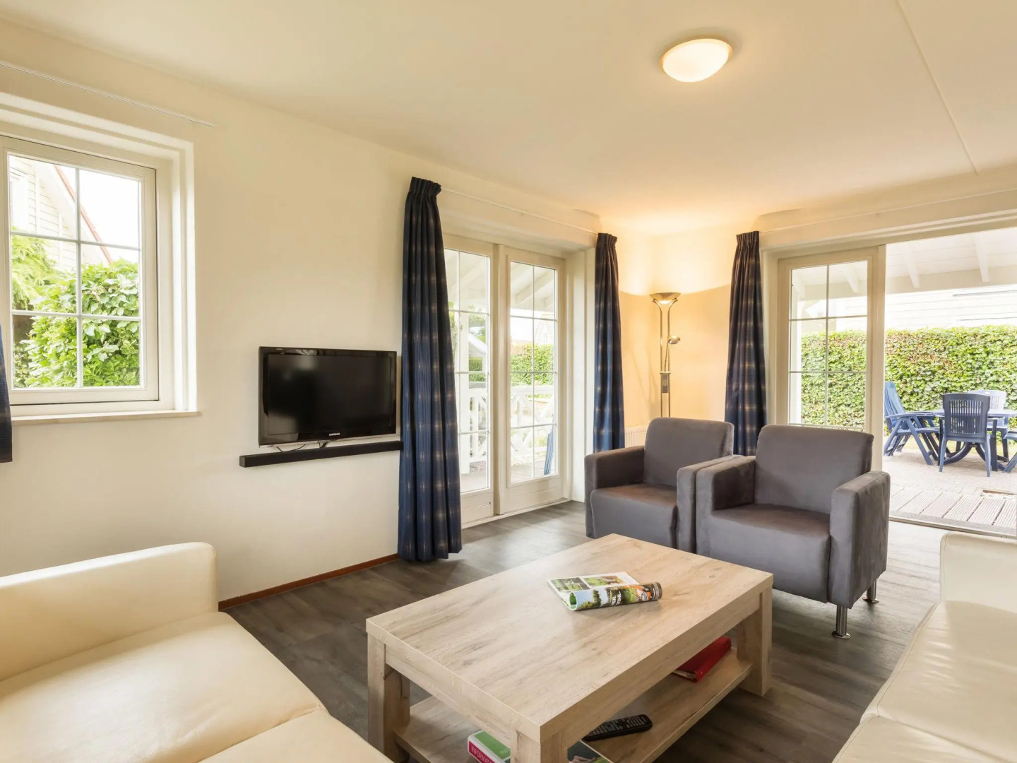 Restyled villa with soundbar 500m. from the beach