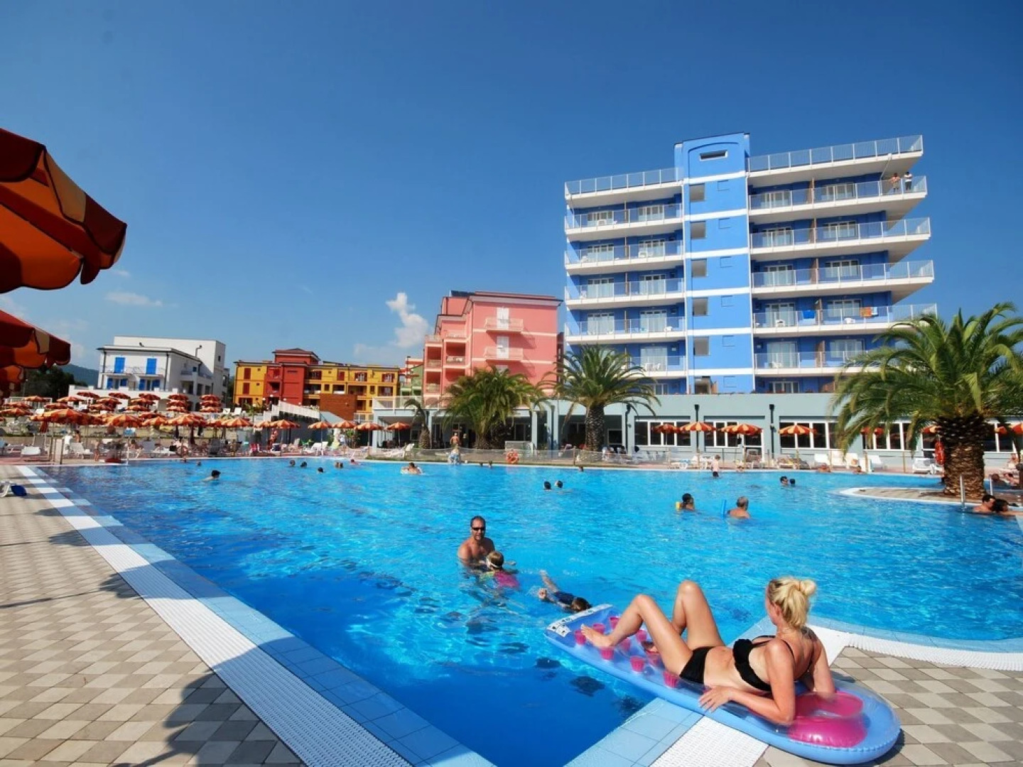 Well-kept Apartment With air Conditioning 1 km. From the sea