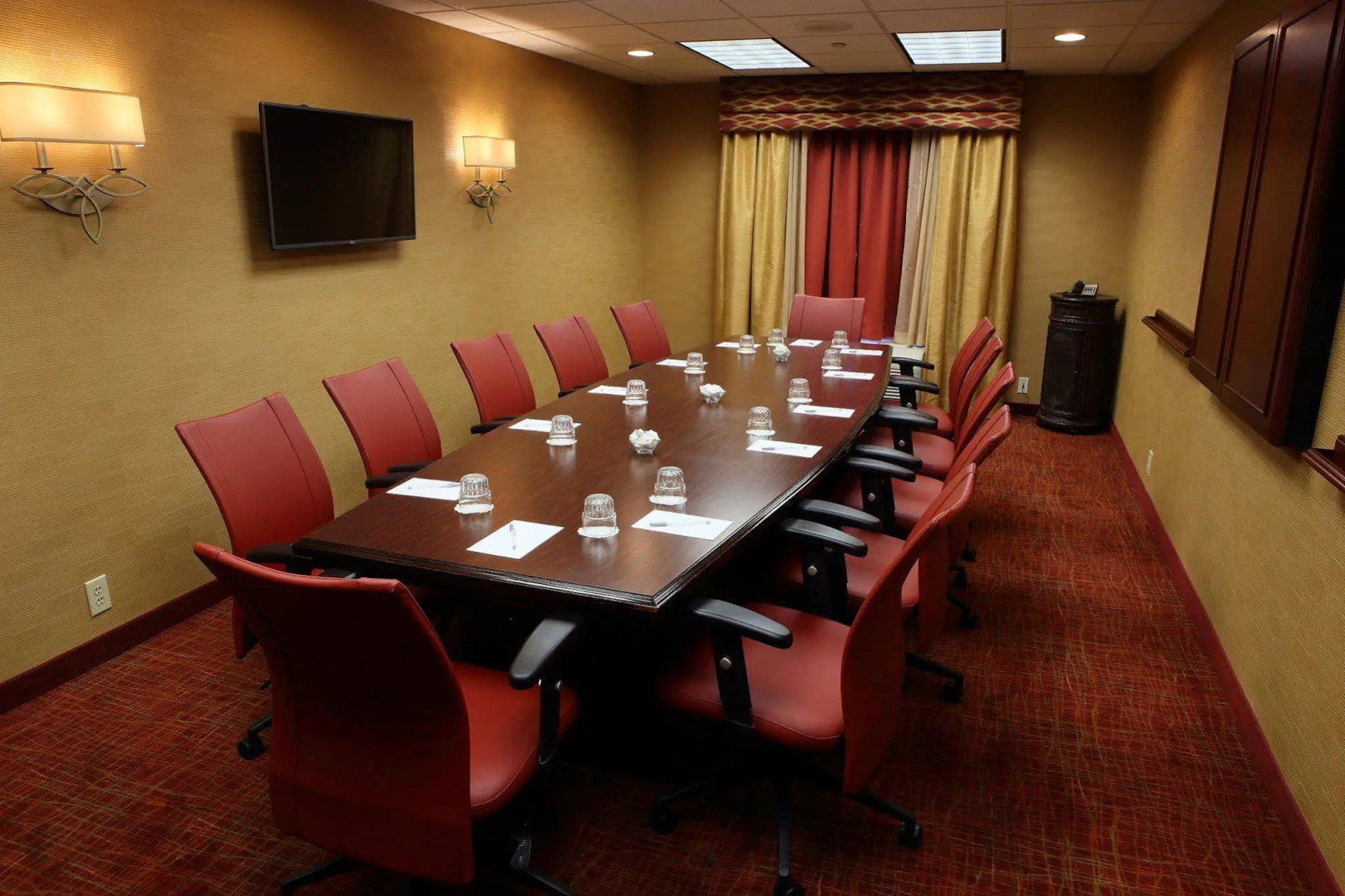 Hampton Inn & Suites Charlottesville-At the University